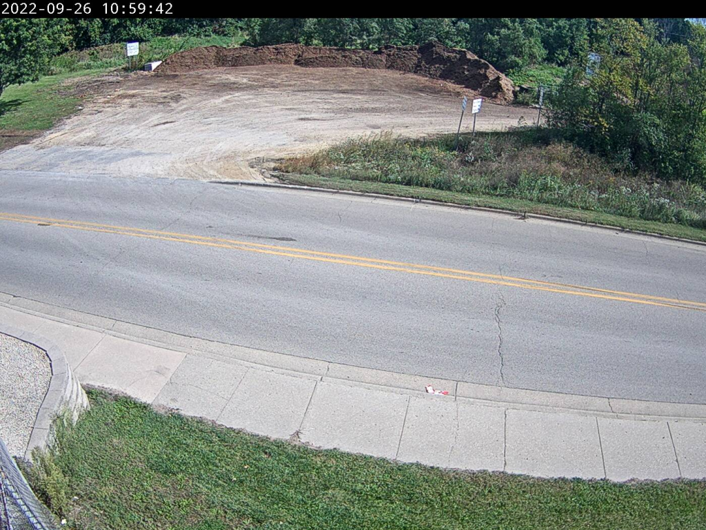 an image of my city's mulch cam, showing the pickup spot and available mulch